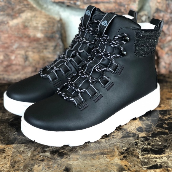 NEW Clarks Women's Step Explore High Booties - Picture 10 of 14